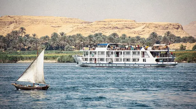 Nile cruises between Luxor and Aswan